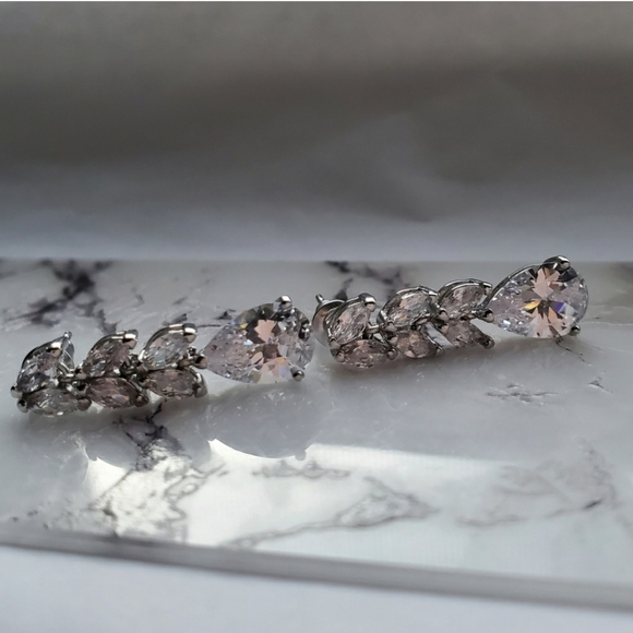 New Gorgeous White Sapphire Drop Earrings - Picture 8 of 9